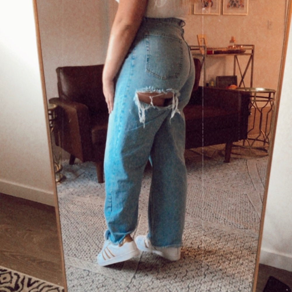 BDG light wash high rise baggy jeans size 32 - Picture 3 of 5